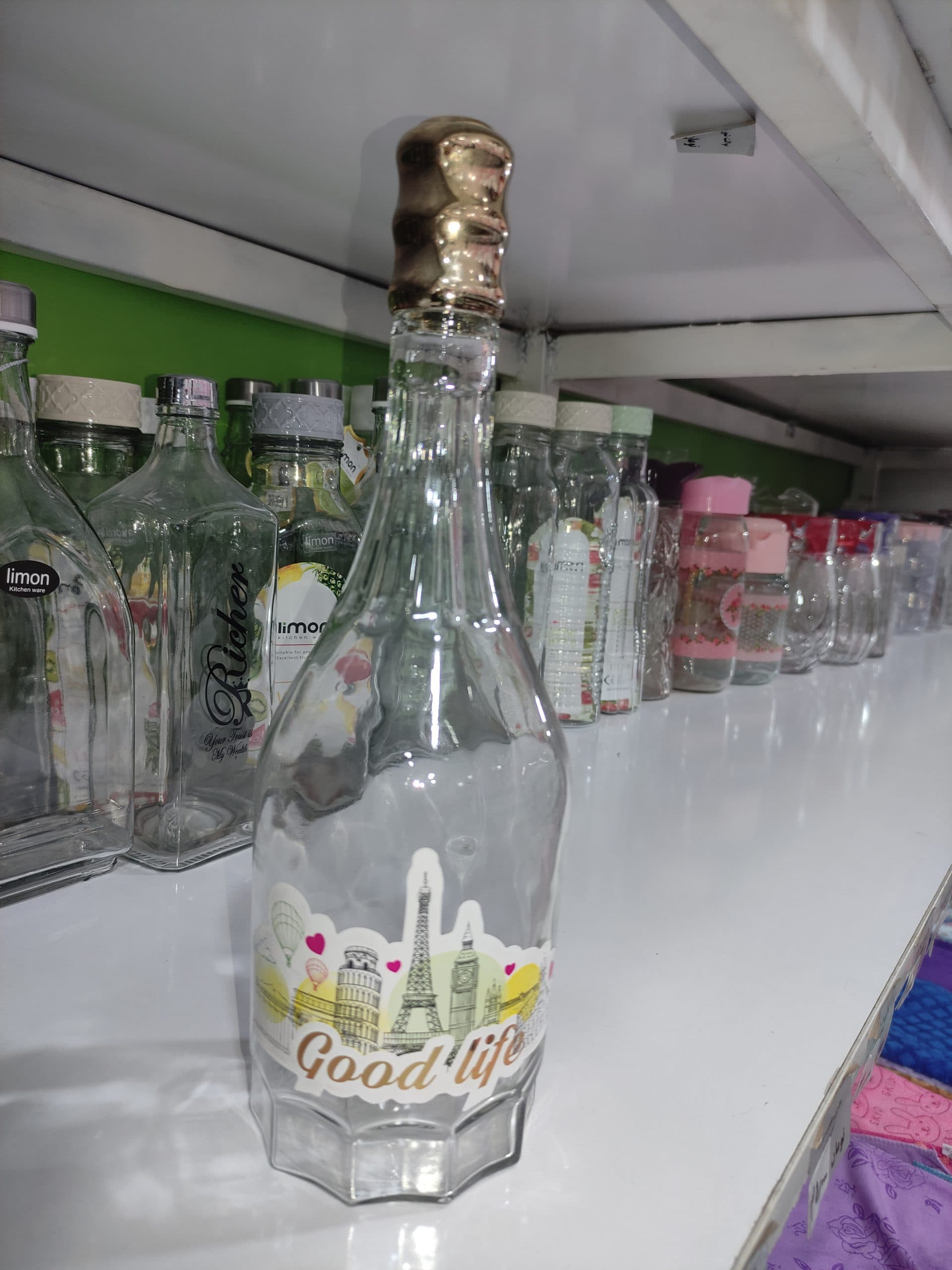 بطری اب پا فیلی