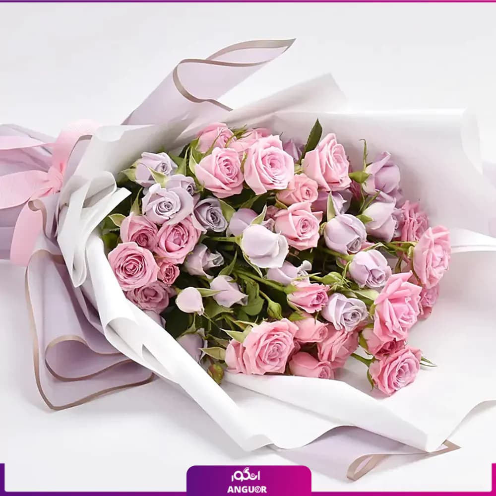 دسته گل رز مینیاتوری به همراه کیک قلبی — تصویر ۳