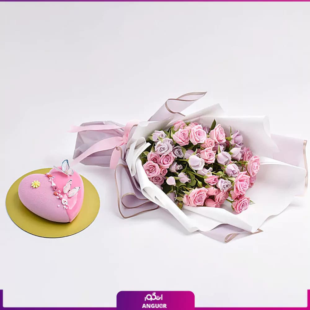 دسته گل رز مینیاتوری به همراه کیک قلبی