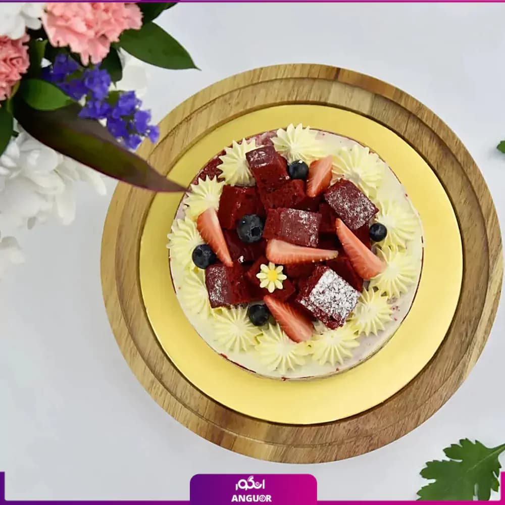 دسته گل رز و داوودی به همراه کیک ردولوت — تصویر ۶