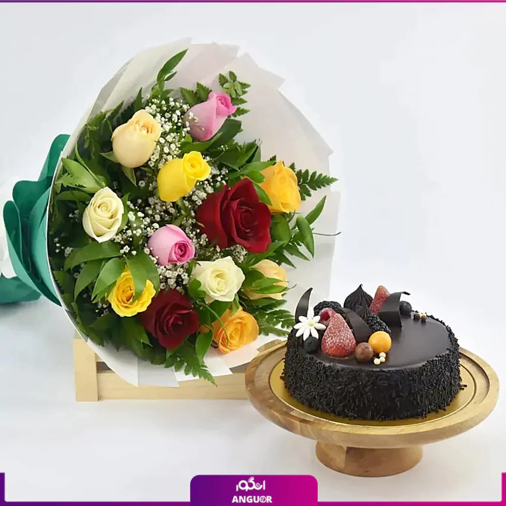 دسته گل رز به همراه کیک شکلاتی