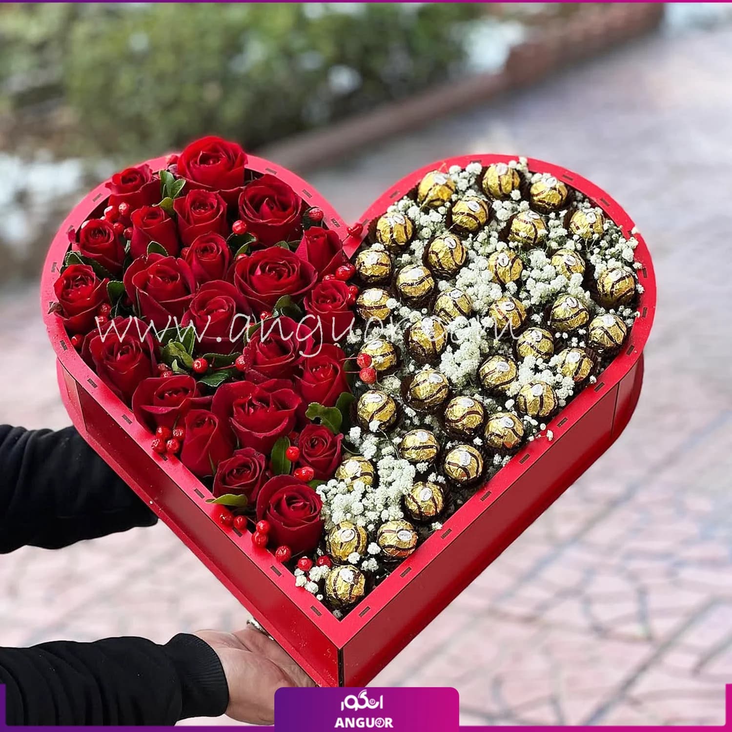 باکس قلبی گل رز 22 شاخه و شکلات — تصویر ۳