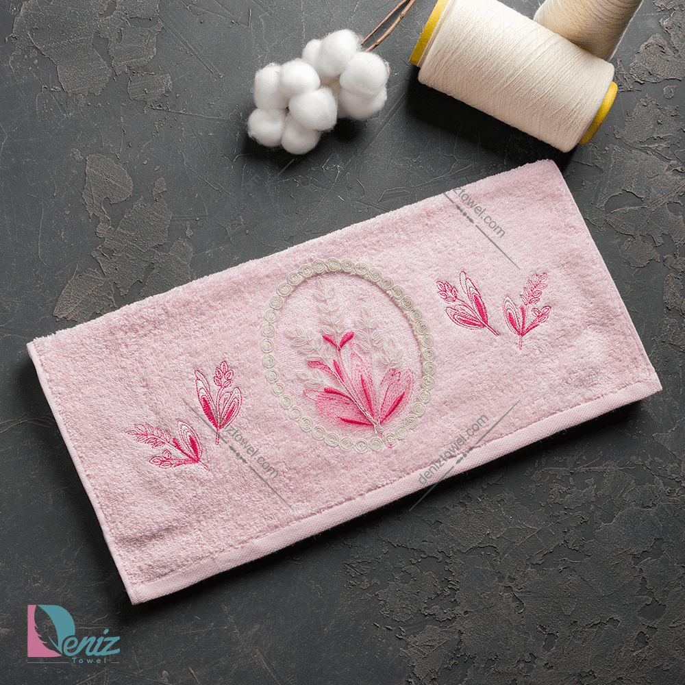 حوله دستی سرمه دوزی گندم رنگ صورتی