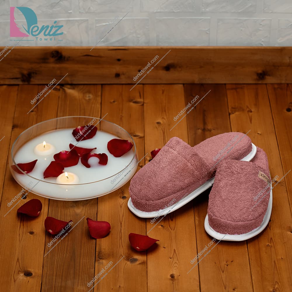 دمپایی حوله ای طرح کرالیچ رنگ کالباسی تیره