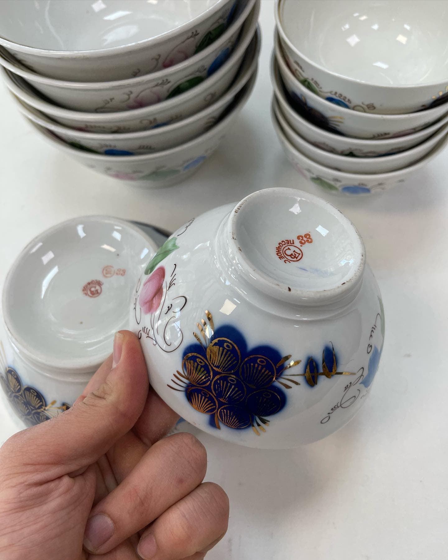 6 عدد کاسه و 6 عدد پیاله انگوری روس اصل قدیمی — تصویر ۵