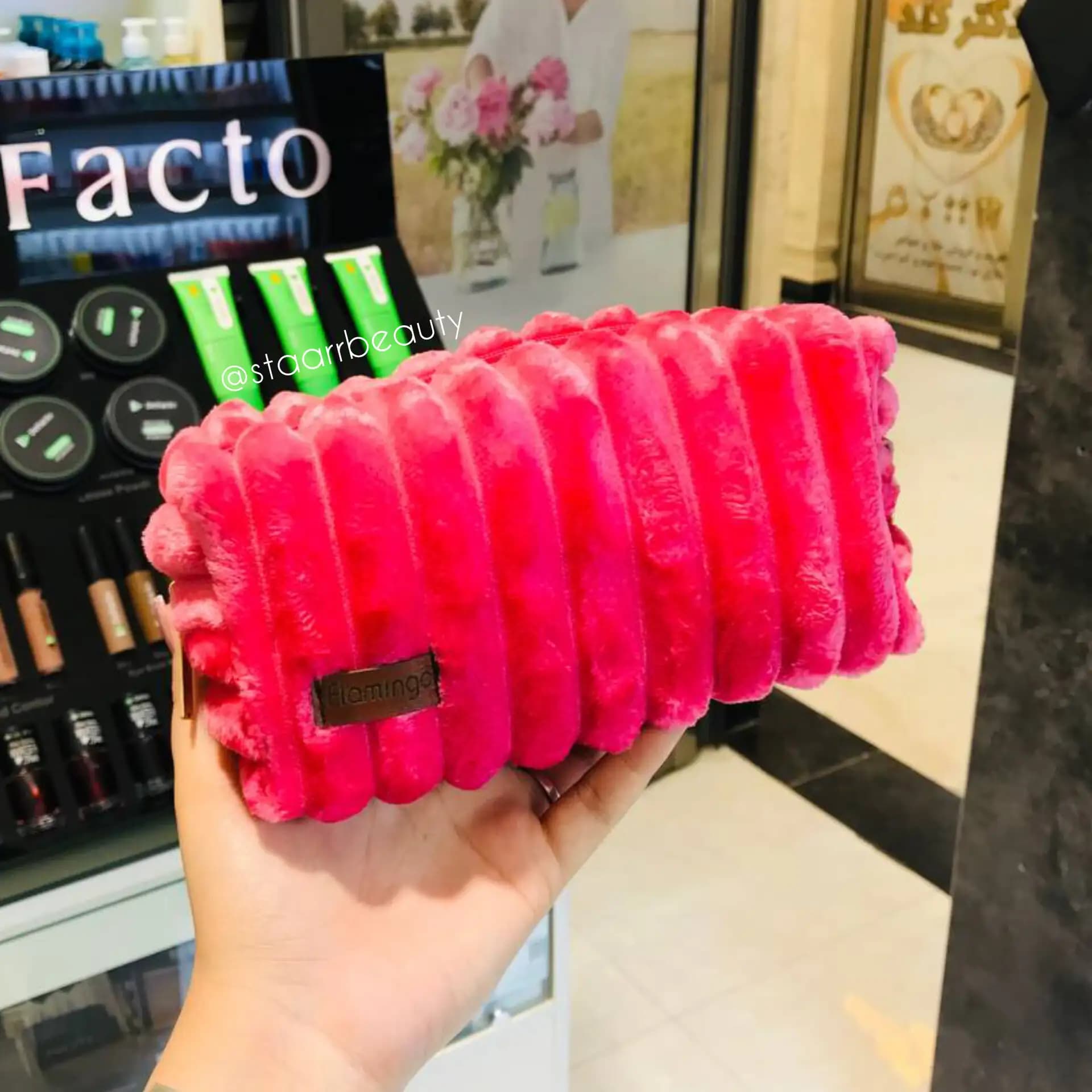کیف آرایشی پشمالو برند flamingo رنگ صورتی — تصویر ۳