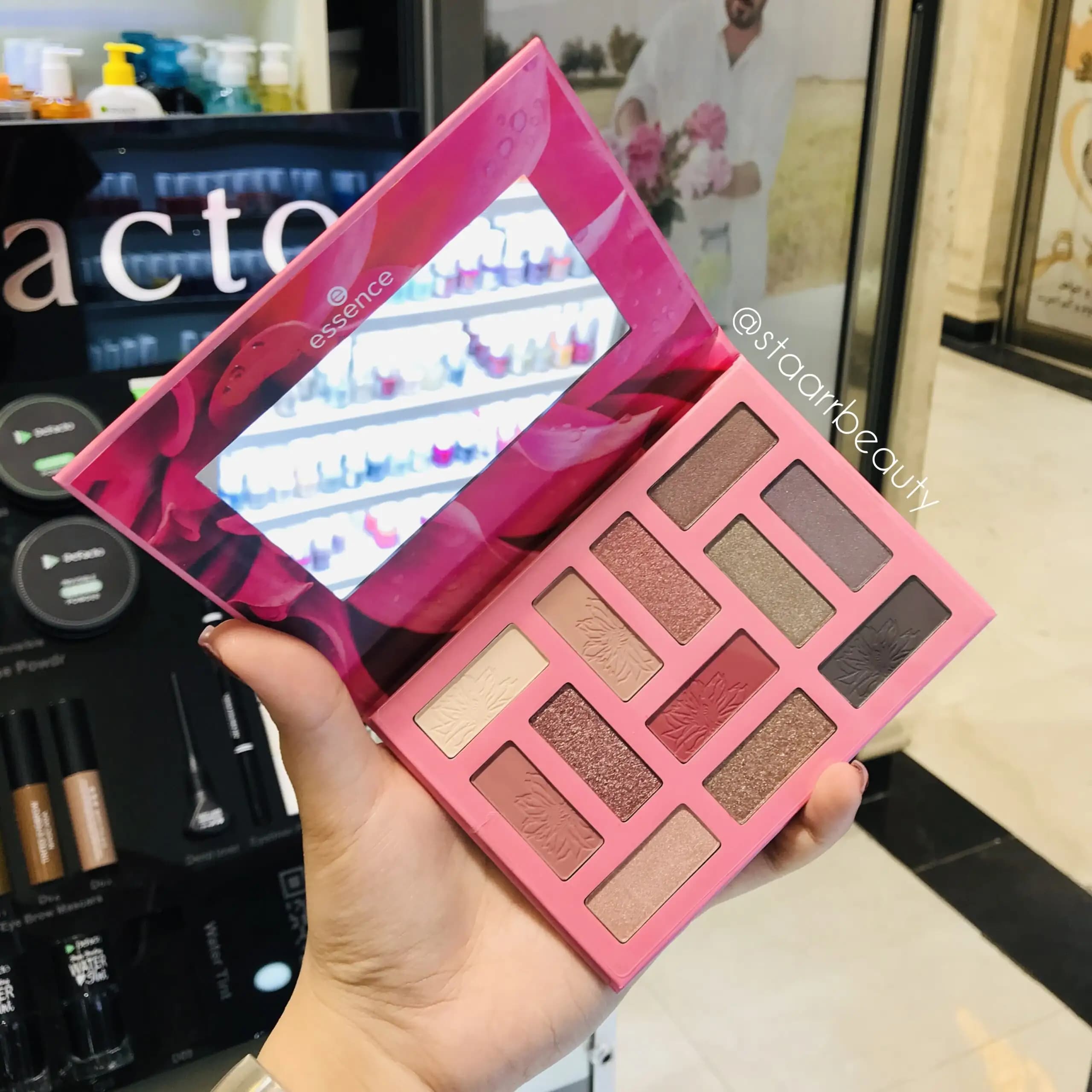 پالت سایه اسنس مدل Out In The Wild 01 — تصویر ۲