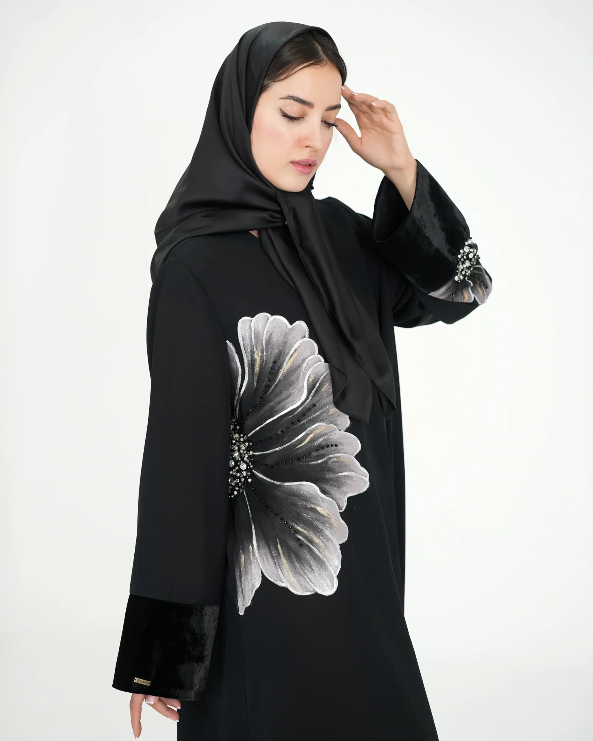 عبا با طرح گل سفید کد 1009 — تصویر ۱۰