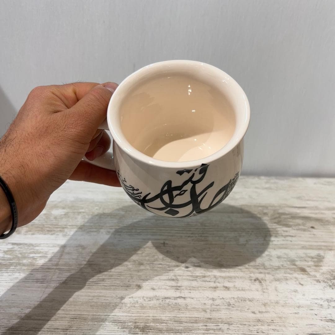 ماگ سرامیکی دستساز طرح شعر نستعلیق کد 1 — تصویر ۳