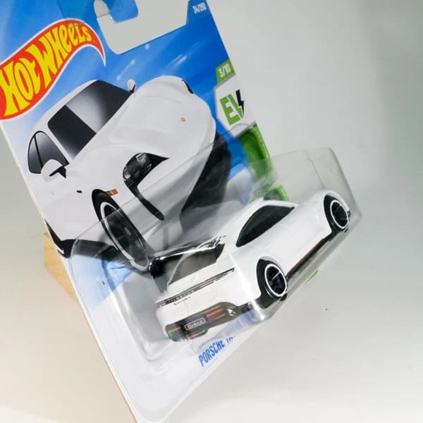 ماشین هات ویلز مدل Porsche Taycan Turbo S کد JJJ05 — تصویر ۱۲