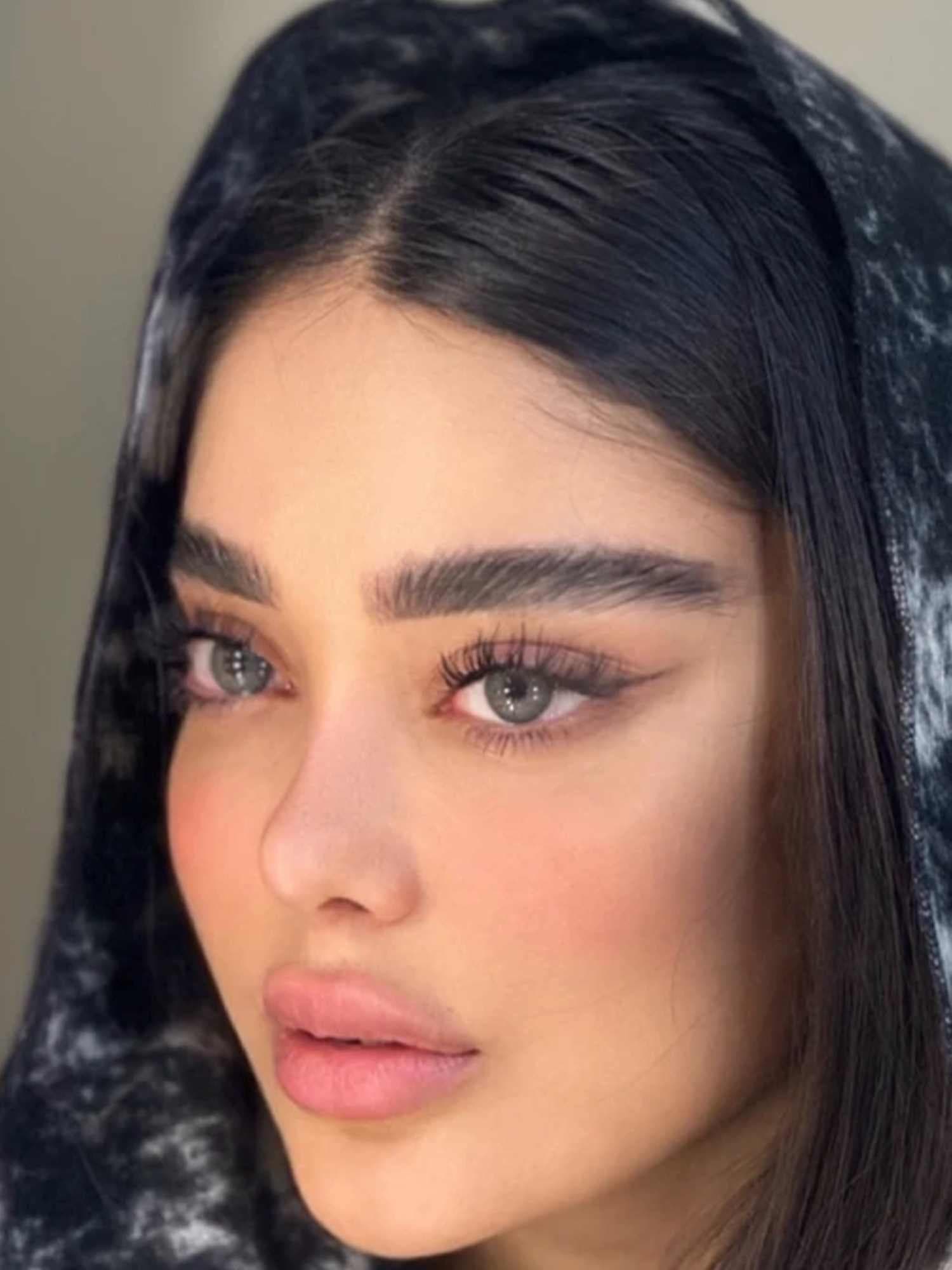 لنز طبی رنگی رز کلارا گری Clara Gray — تصویر ۳