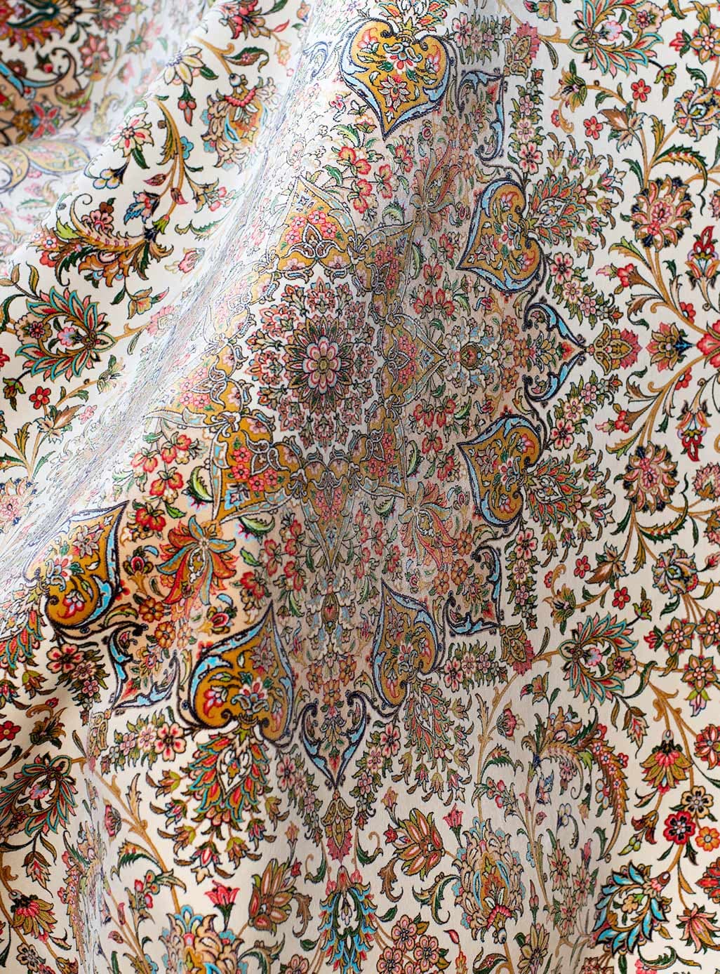 فرش ابریشم طرح نگار 1700 شانه تراکم 5100 کد Q528 — تصویر ۵