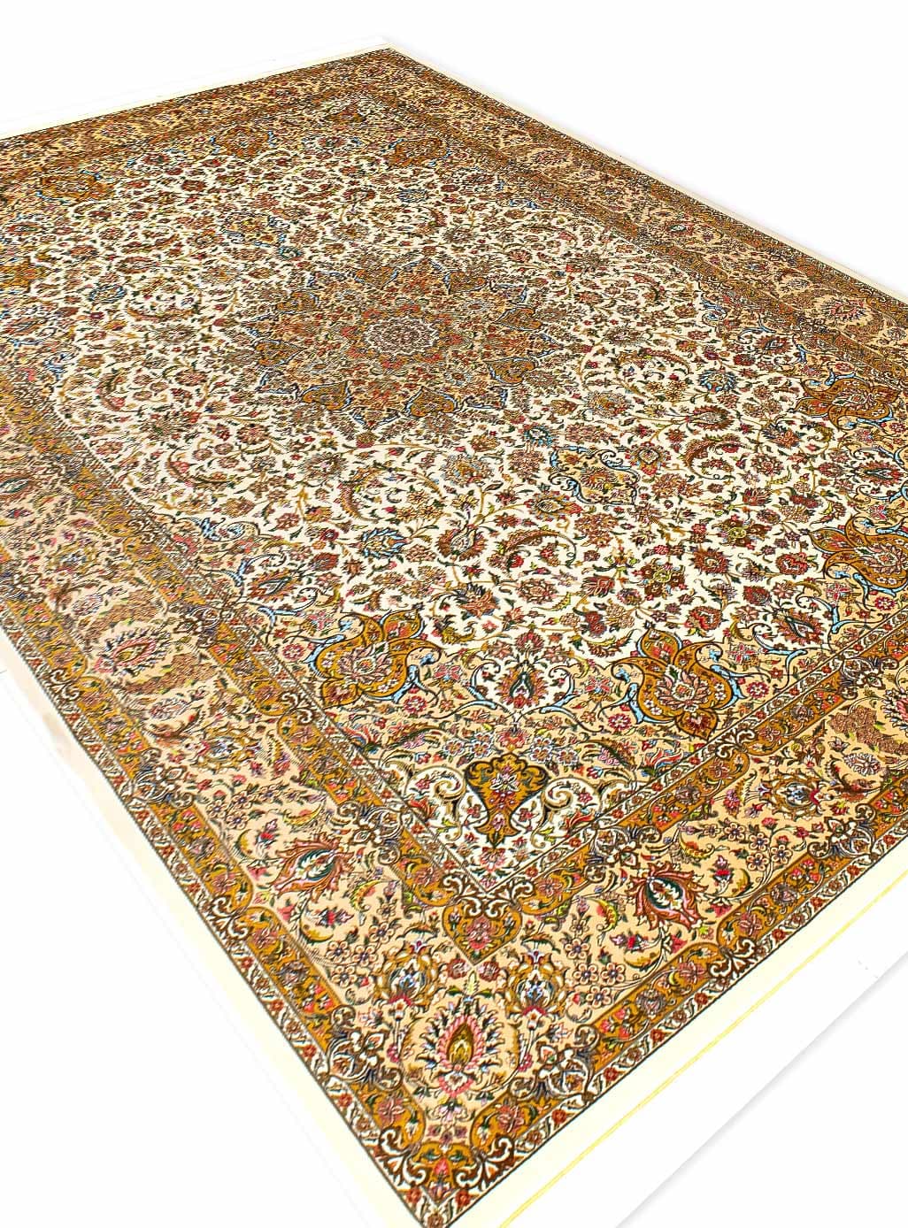 فرش ابریشم طرح نگار 1700 شانه تراکم 5100 کد Q528