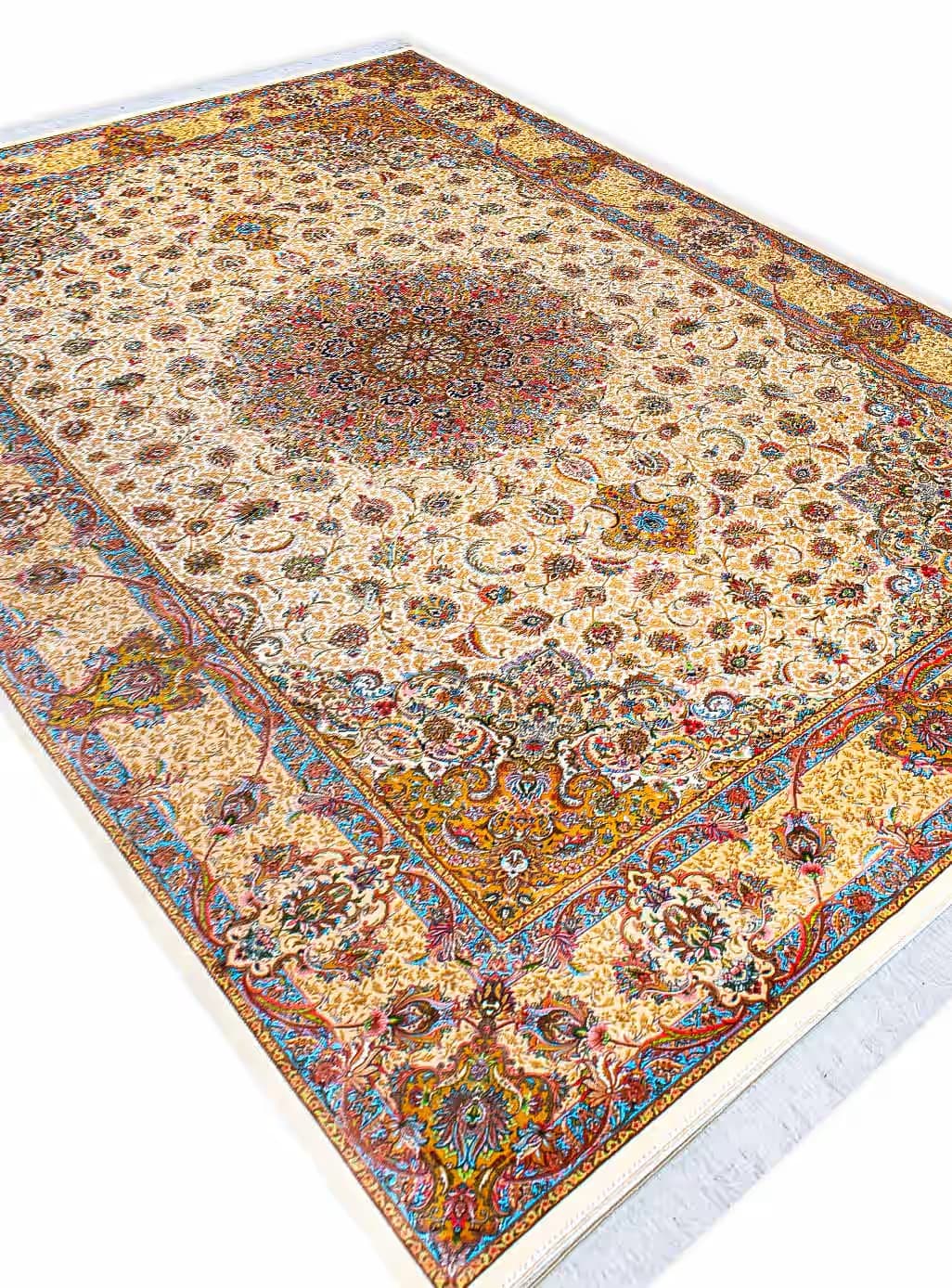 فرش ابریشم طرح نسیم رنگ کرم 1700 شانه تراکم 5100 کد Q157