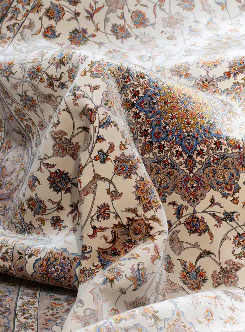 فرش ابریشم طرح پرنیان رنگ کرم 1700 شانه تراکم 5100 کد v115 — تصویر ۸