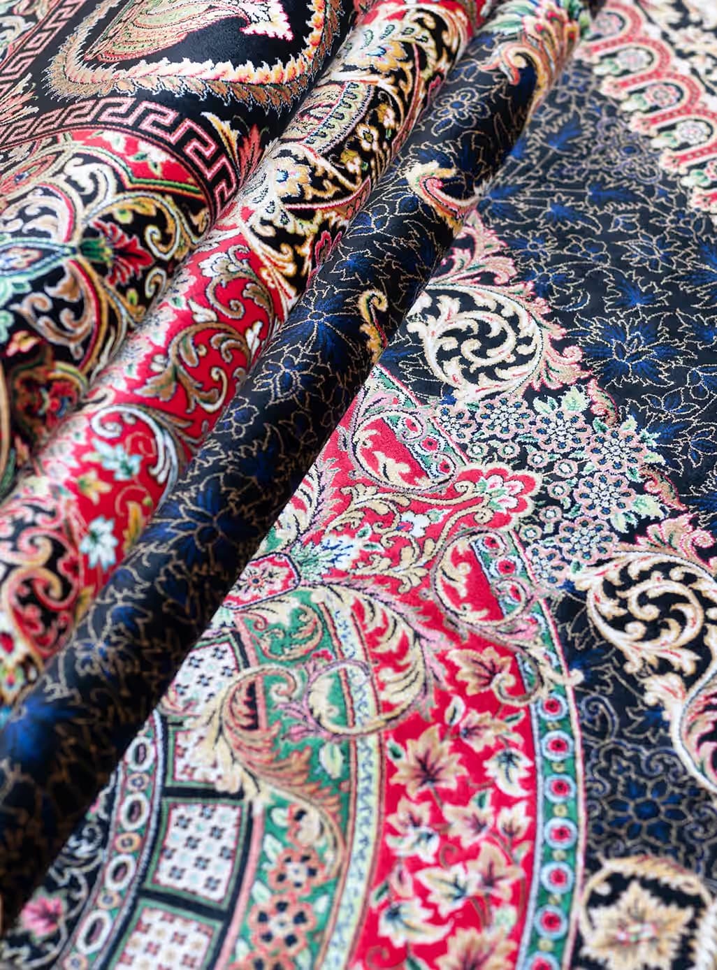 فرش ابریشم طرح تاج سرمه ای 1700 شانه تراکم 5100 کد Q119 — تصویر ۶
