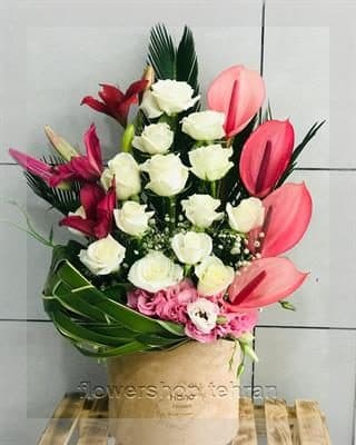 هر شاخه سانسوریا با گل‌های تازه و دیزاین حرفه‌ای