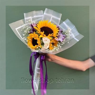ترکیب جذاب دسته گل عروس با رز قرمز برای هدیه، دکور یا میز پذیرش