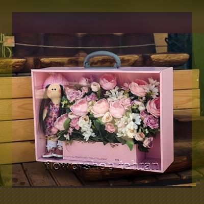 ترکیب جذاب دسته گل خواستگاری با جام برای هدیه، دکور یا میز پذیرش