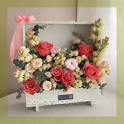 سفارش دسته گل رز قرمز عروس با ارسال سریع و بسته‌بندی شیک