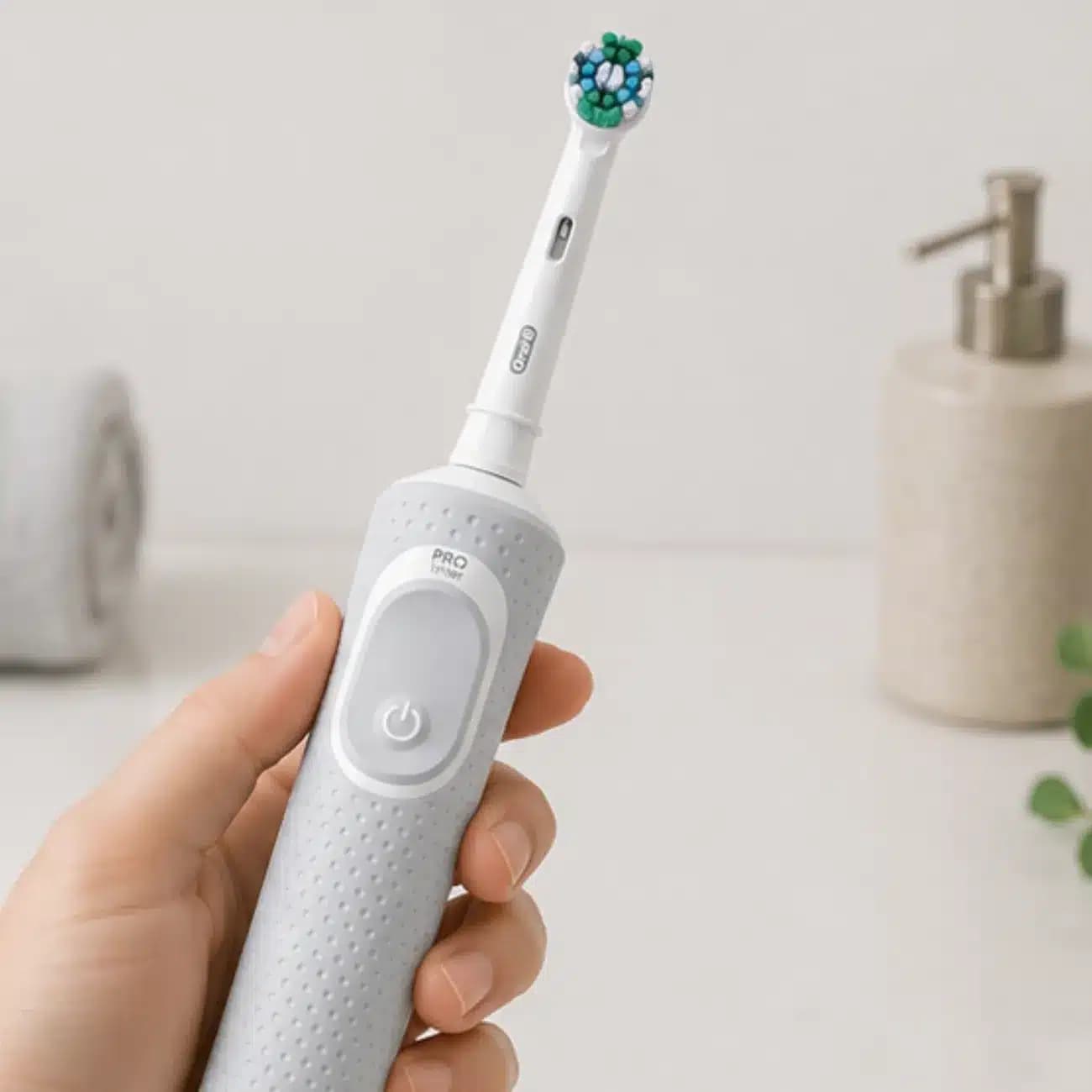 مسواک برقی شارژی اورال بی Oral-B مدل Vitality Precision Clean — تصویر ۶