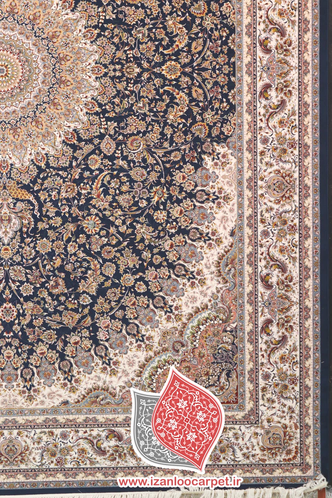 فرش زمرد مشهد طرح 45003 ابی تیره 1500 شانه تراکم 4500 تمام نخ اکریلیک — تصویر ۴