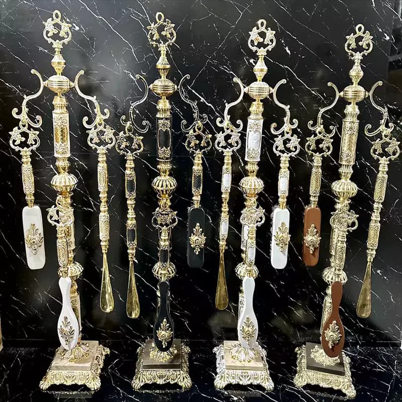 پاشنه کش طرح دار برنزی