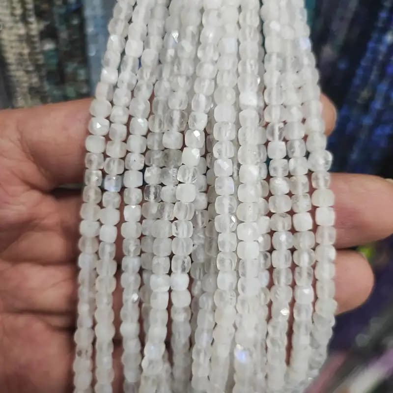 ریسه سنگ مون استون مکعبی سایز ۴ تراش کد13285