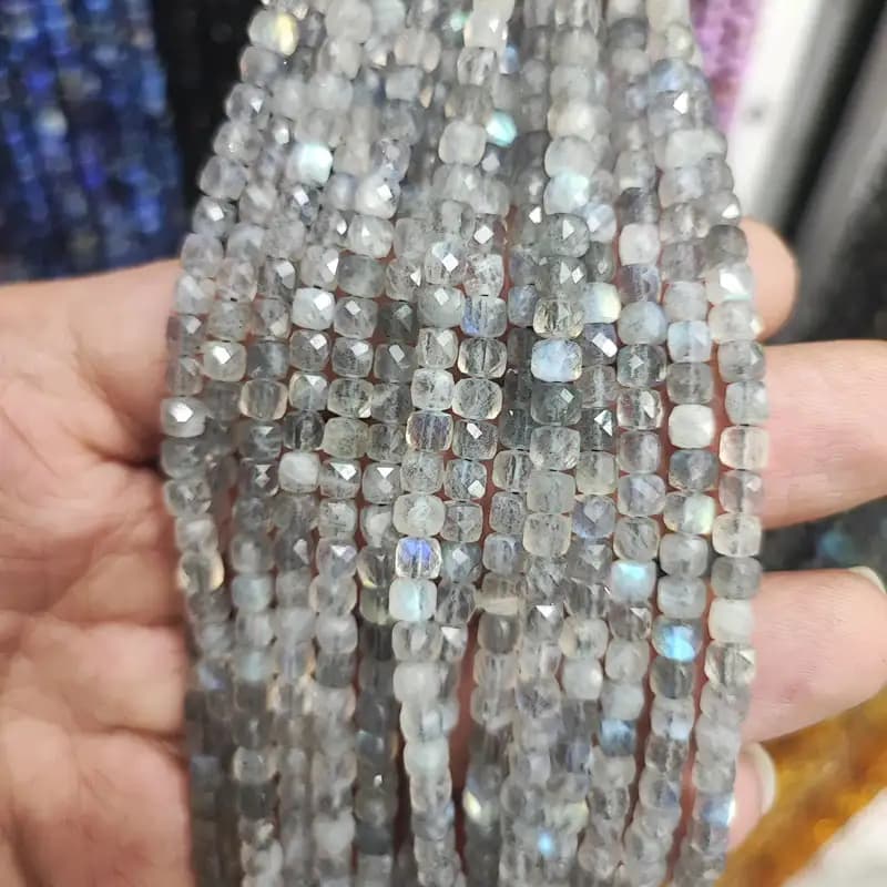 ریسه سنگ لابرادوریت ممکعبی سایز ۴ تراش کد13277 — تصویر ۳
