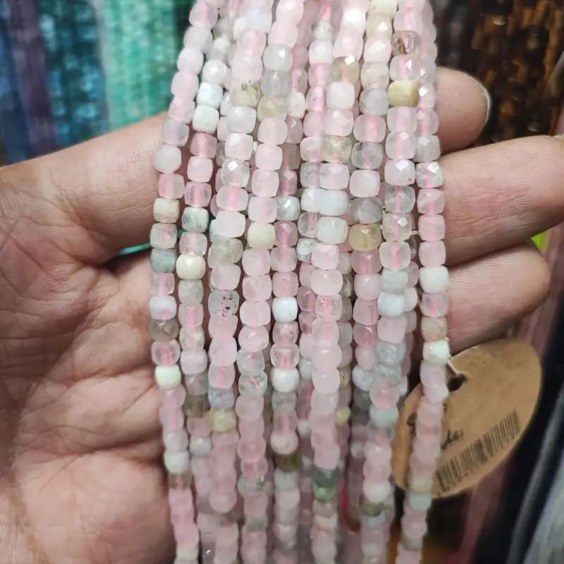 ریسه سنگ مورگانیت مکعبی سایز ۴ تراش کد13256 — تصویر ۴