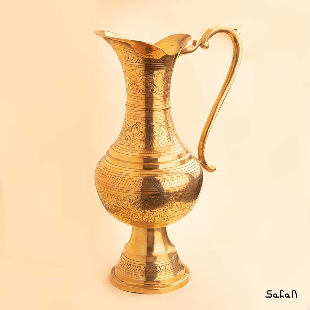 پارچ برنجی بزرگ قلم زنی شده