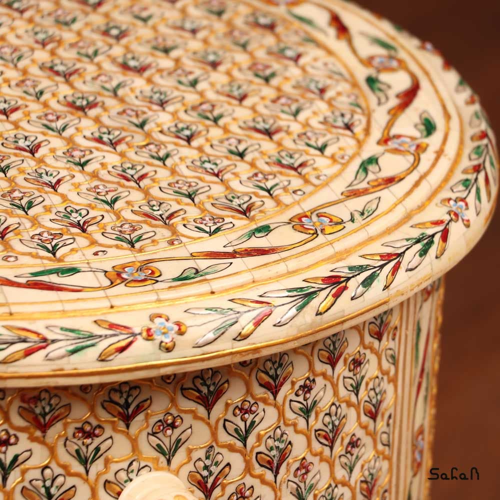 میز کنار سالنی استخوانی کلکسیونی — تصویر ۸