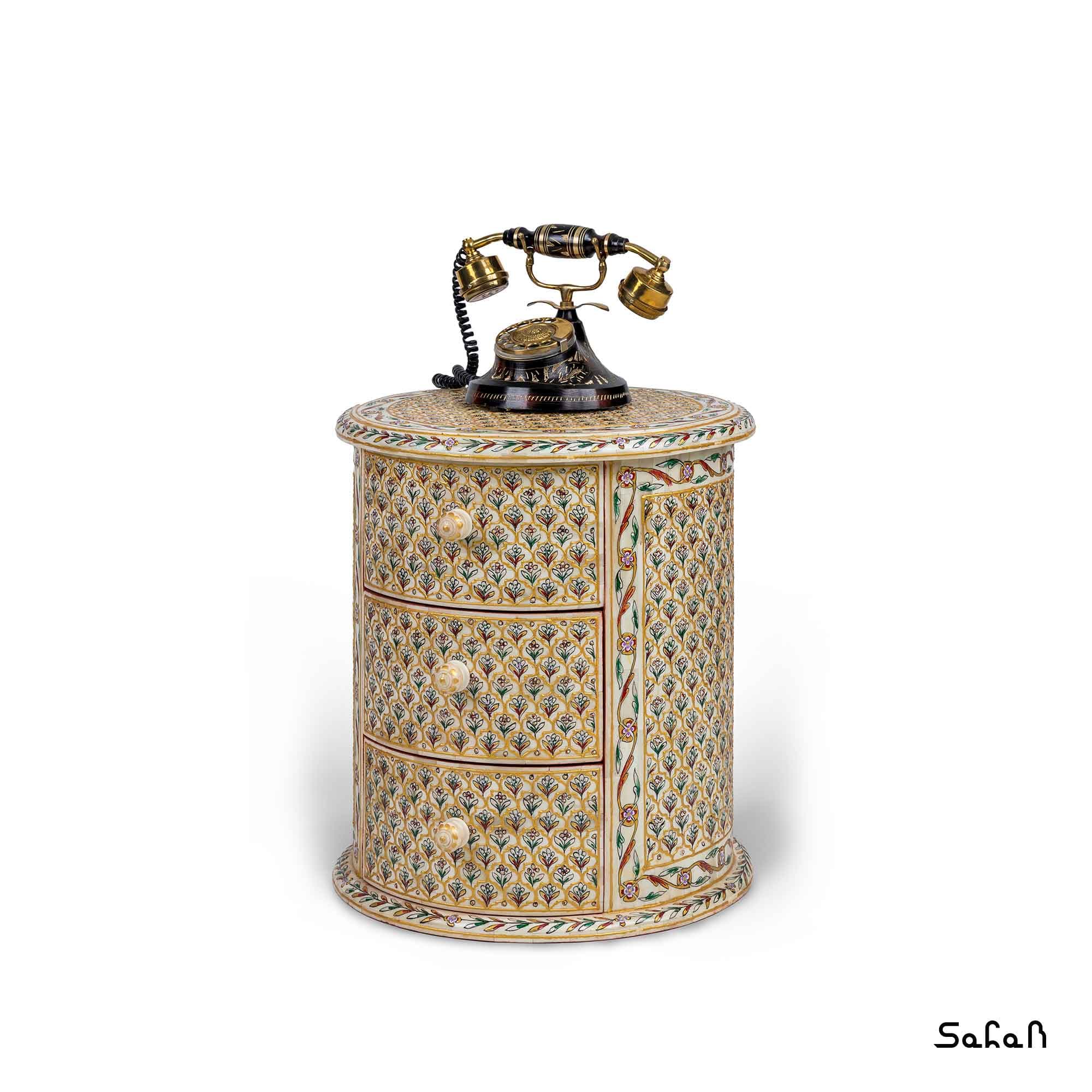 میز کنار سالنی استخوانی کلکسیونی — تصویر ۹
