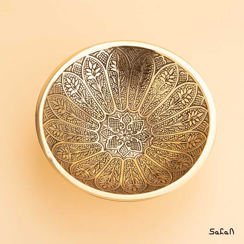 شکلات خوری یا آجیل خوری تک مغز — تصویر ۳