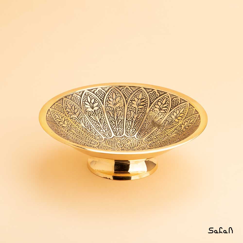 شکلات خوری یا آجیل خوری تک مغز — تصویر ۲