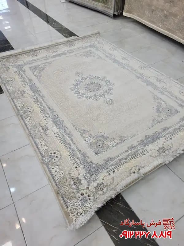 فرش وینتیج کرمی 1200 شانه طلاکوب طرح گلین — تصویر ۵