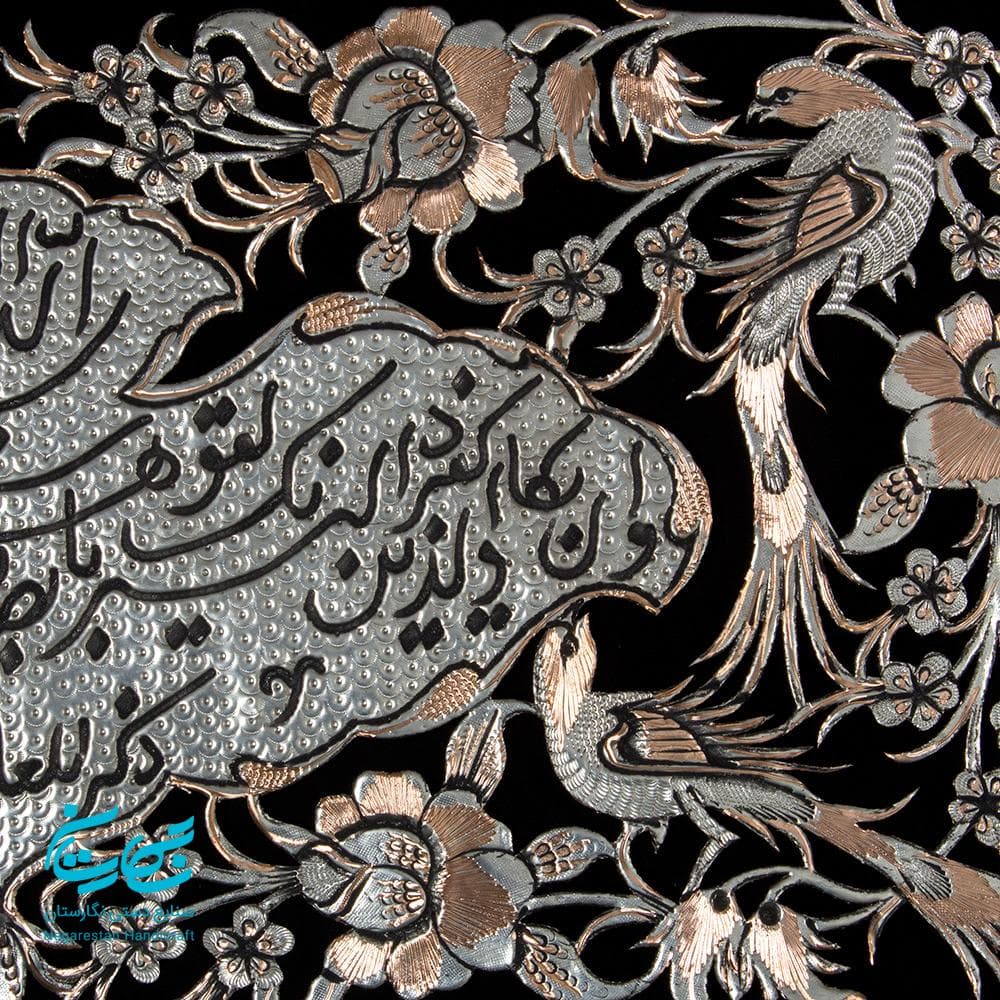 تابلو قلمزنی وان یکاد با قاب خاتم کاری — تصویر ۳