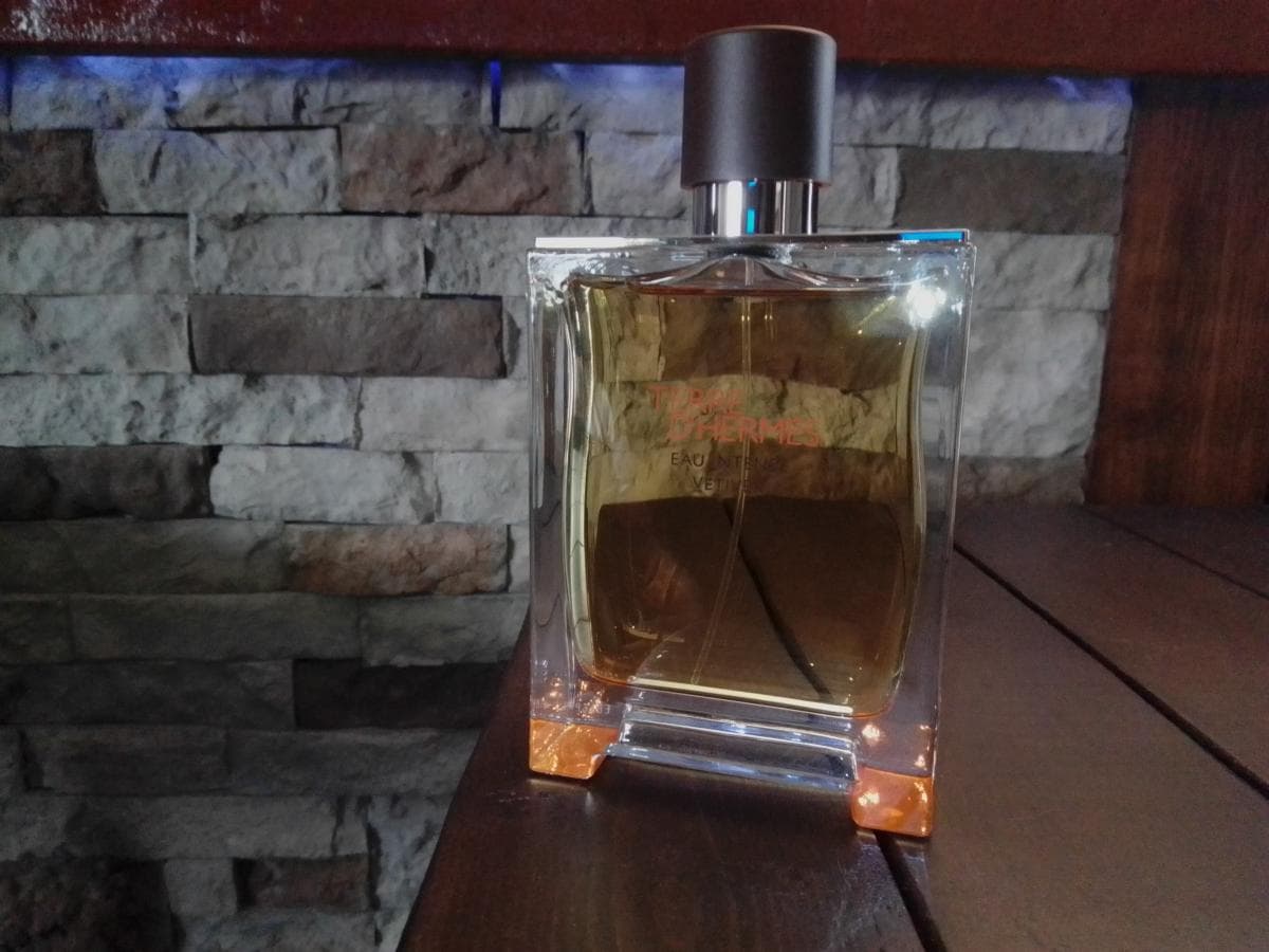 ادکلن تق هرمس وتیور اورجینال Terre D’Hermes Eau Intense Vetiver Hermès for men — تصویر ۵