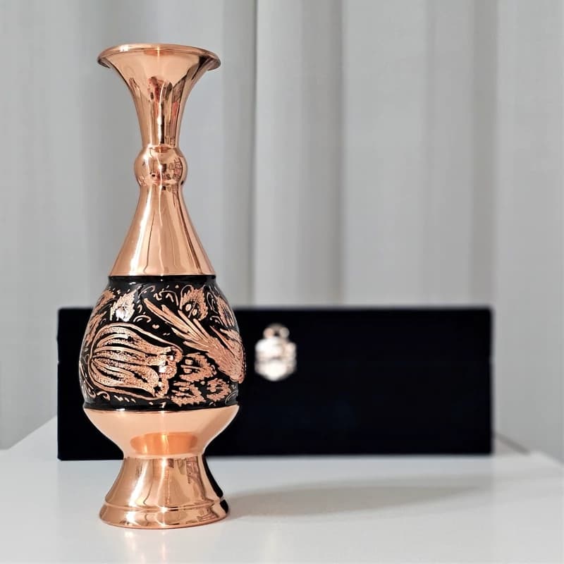 گلدان مسی مدل الماس تراش ارتفاع 25سانت به همراه جعبه فانتزی — تصویر ۴