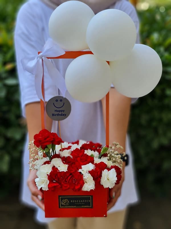 باکس گل و بادکنک کد 326 – گل فروشی آنلاین رزگاردن — تصویر ۷