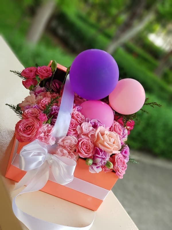 باکس گل و بادکنک کد 272 – گل فروشی آنلاین رزگاردن — تصویر ۶