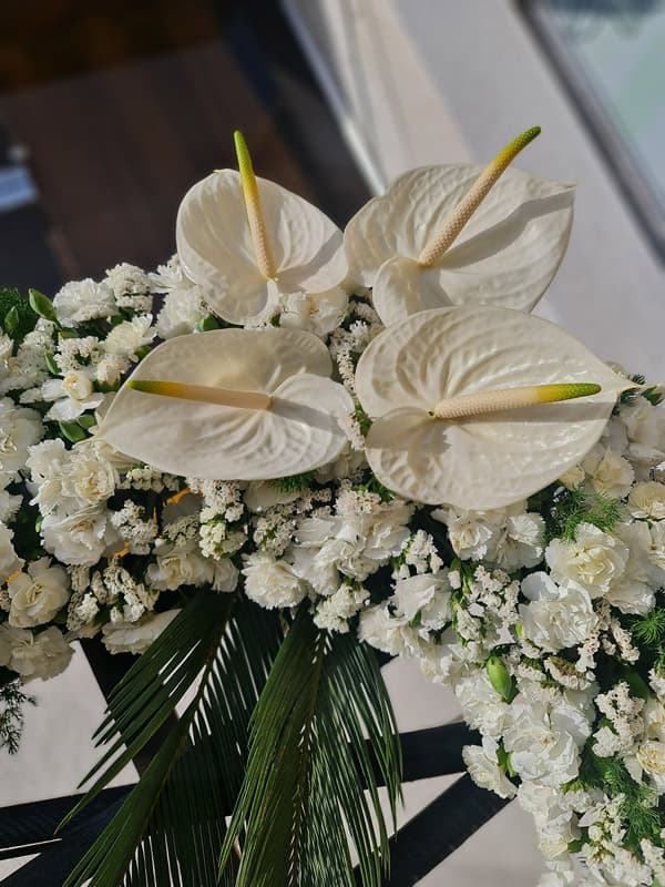 تاج گل ترحیم کد 338 – گل فروشی آنلاین رزگاردن — تصویر ۵