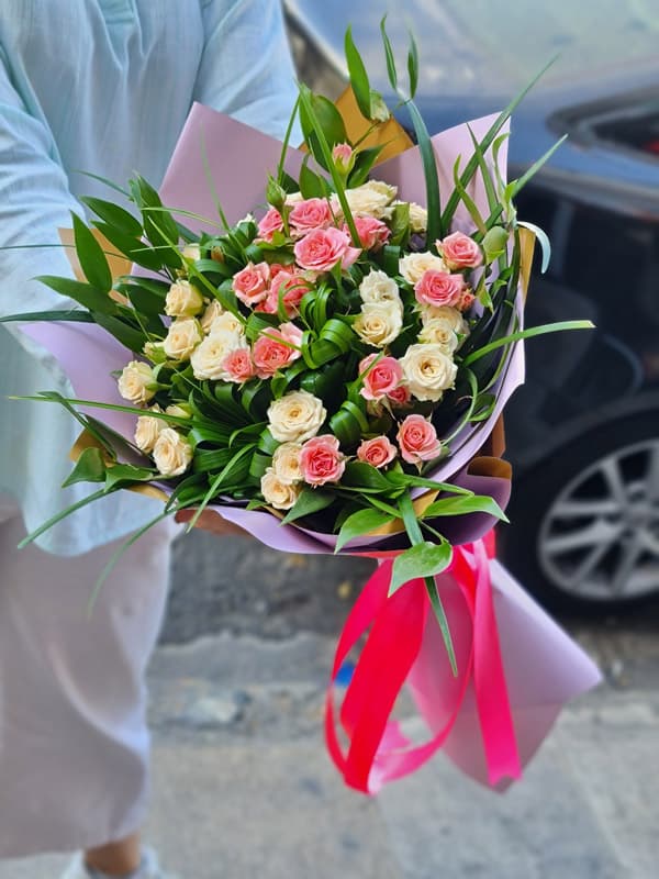 دسته گل رز مینیاتوری کد 573 – گل فروشی آنلاین رزگاردن