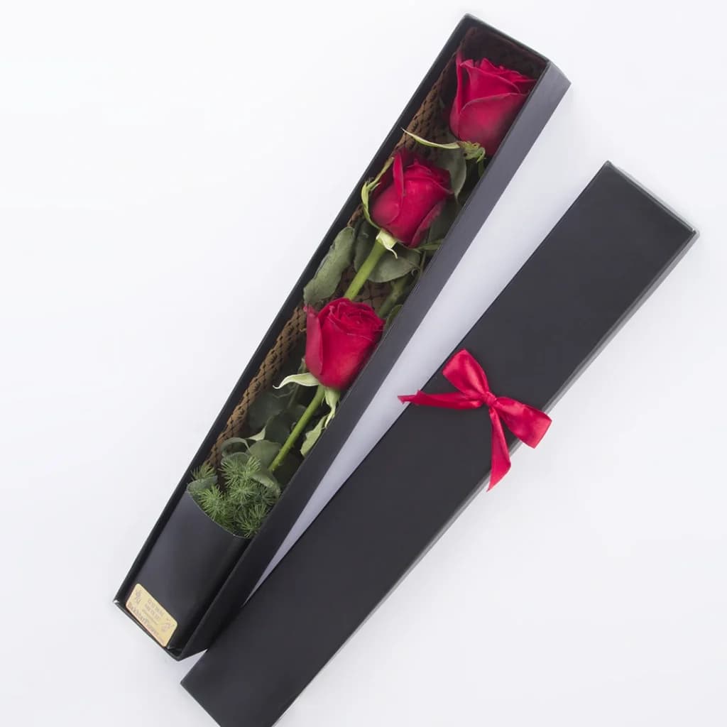 باکس گل رز قرمز 3 شاخه – کد 2490 — تصویر ۳