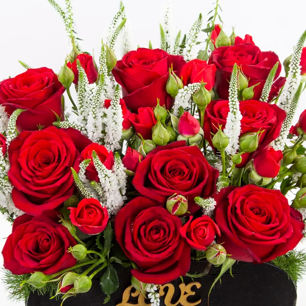 باکس گل هدیه کوچک رز هلندی قرمز کد 2660 — تصویر ۳
