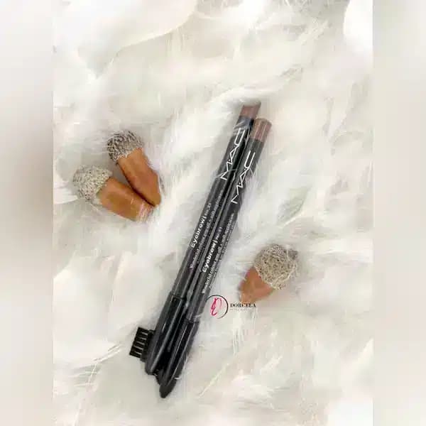 مداد ابرو قهوه ای براش دار ضد آب MAC