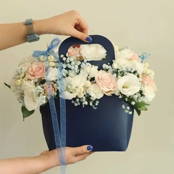 باکس گل مینیمال دیبا – فروشگاه آنلاین گل فلوشا Flowsha — تصویر ۲
