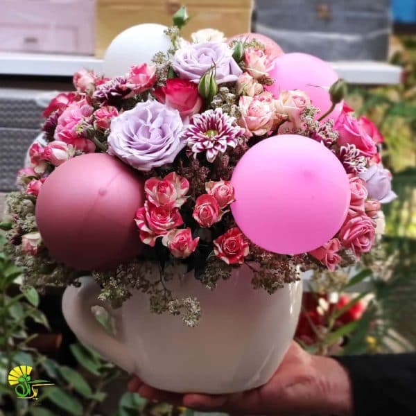 فنجان گل و بادکنک