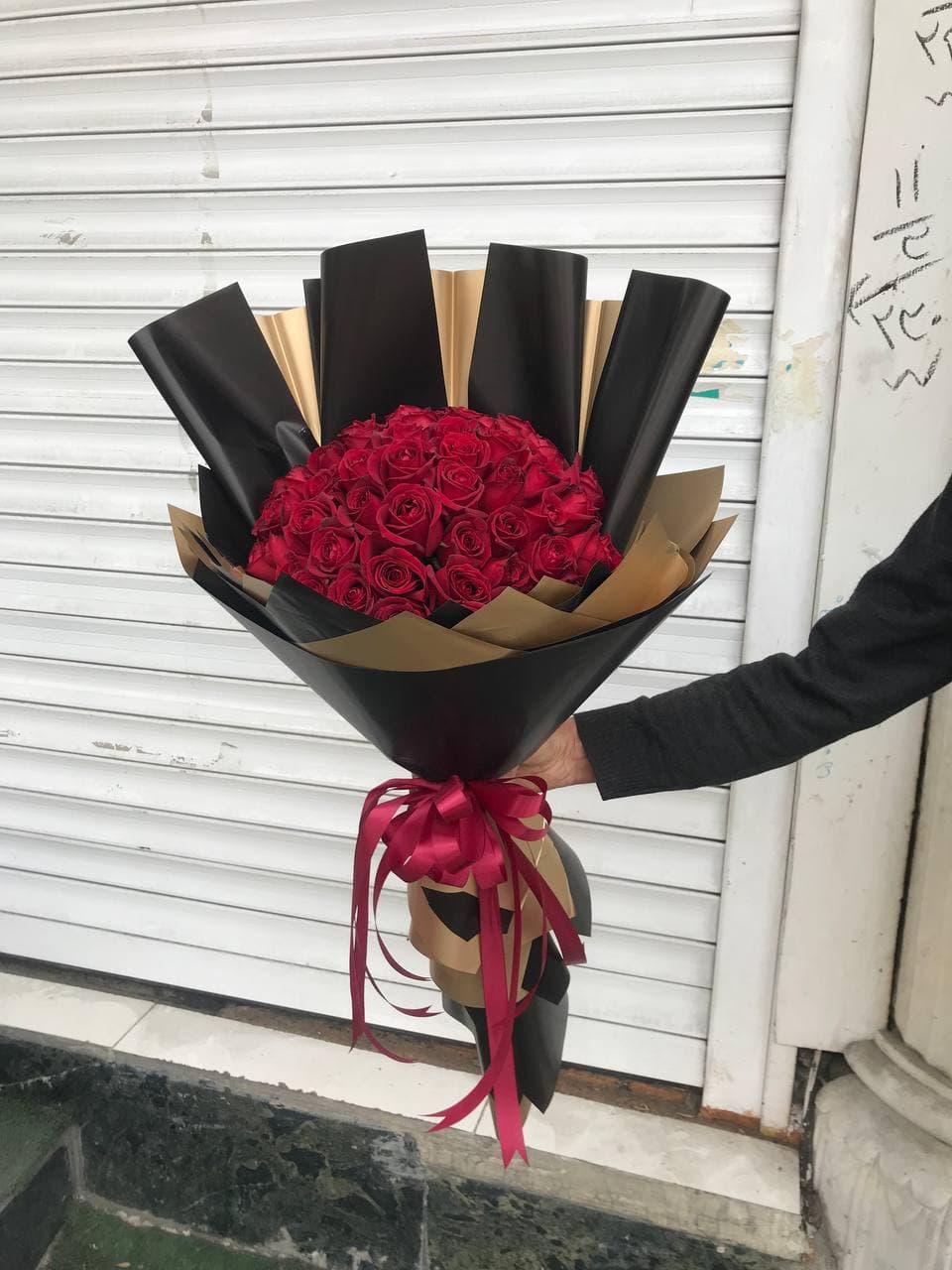 دسته گل رز هلندی طرح فروزان — تصویر ۳