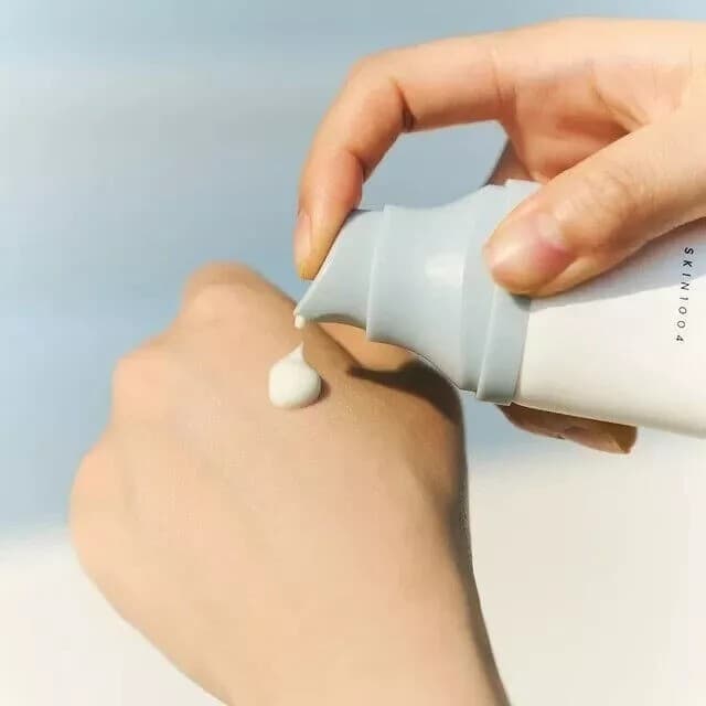سرم ضد آفتاب آبرسان سنتلا اصل کره بی رنگ با SPF 50 — تصویر ۸